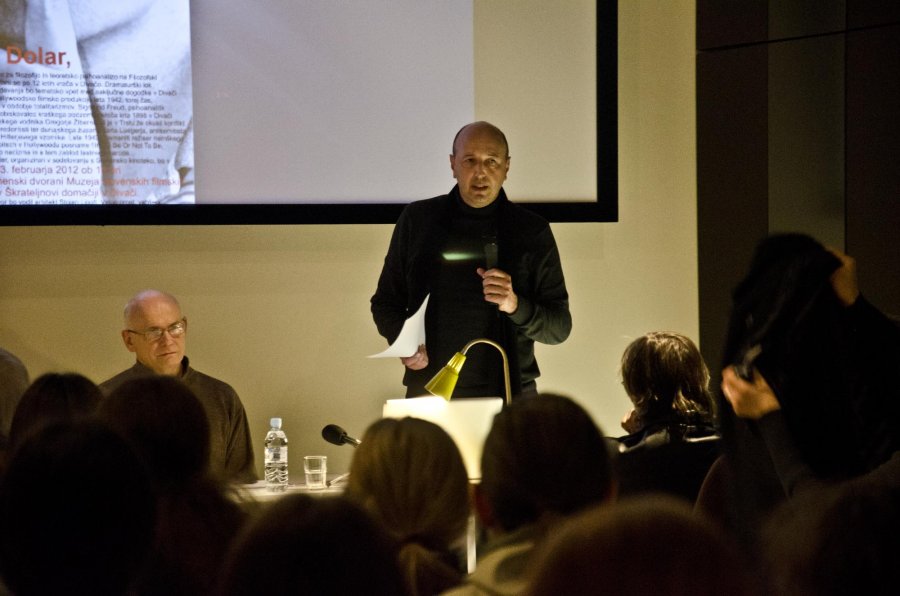 Mesto nad reko Dolar 9